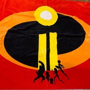 Disney Incredibles 2 Emblem and Character Silhouette Beach Towel 40” x 70”